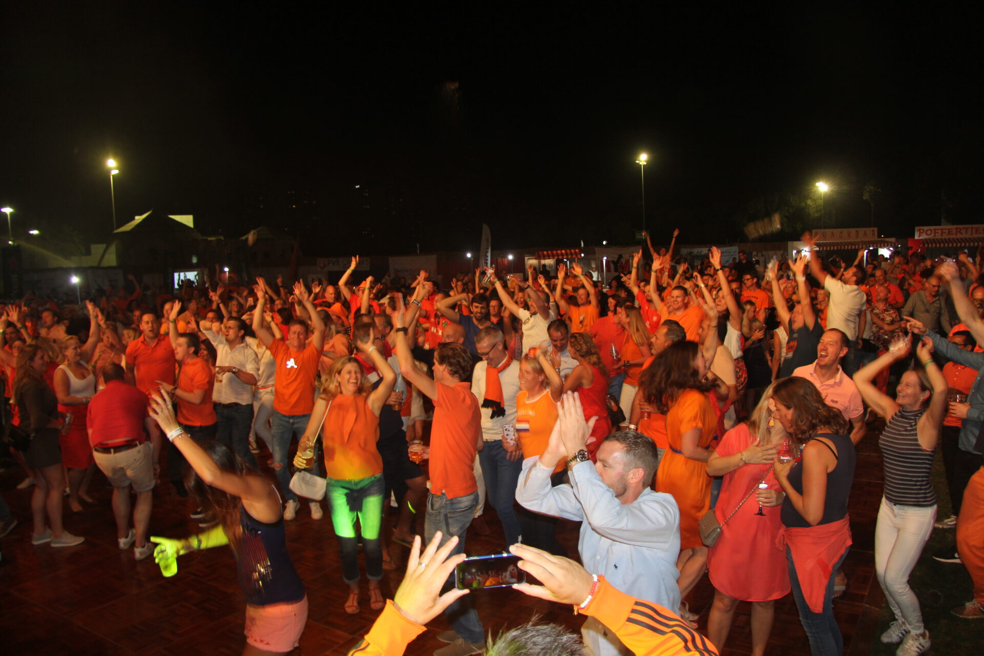 Sonny’s Inc. live tijdens Koningsbal Dubai op Emirates Golf Club