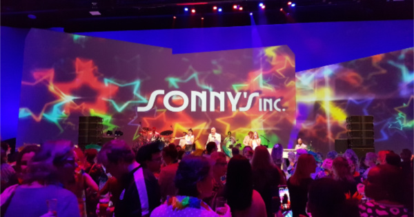 ZorgSpectrum viert tropisch feest in NBC Congrescentrum