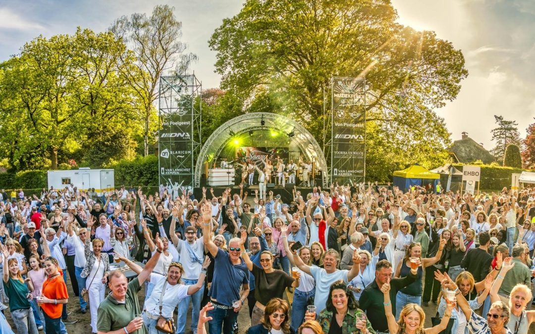 Feest op het Oranjeweitje in Blaricum met Sonny’s Inc.