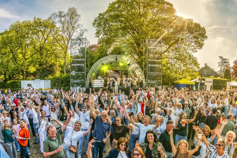 Feest op het Oranjeweitje in Blaricum met Sonny’s Inc.