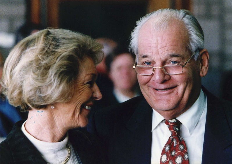 Arie en Truus Van der Valk swingen op Sonny's Inc. Sonny's Inc De Entertainmentband van Arie en Truus Van der Valk swingen op Sonny's Inc. Sonny's Inc De Entertainmentband van